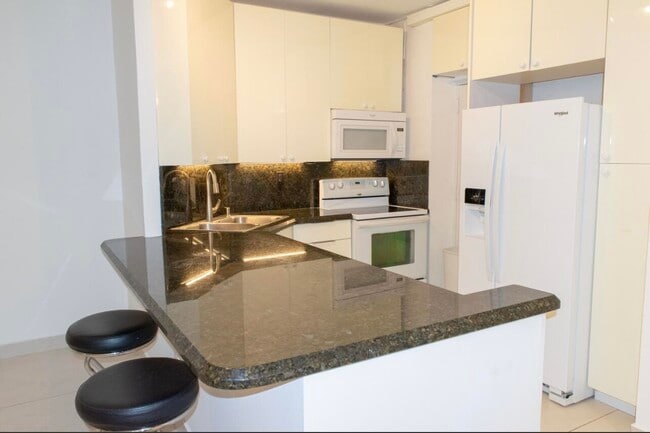 Building Photo - 50 SW 3rd Ave