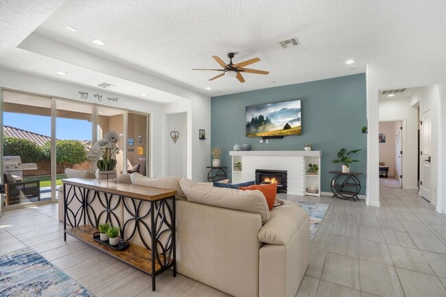 Building Photo - Recent Construction Fully Furnished 4 Bedroom Home Available Near Golf Course Rd & Southern Blvd!