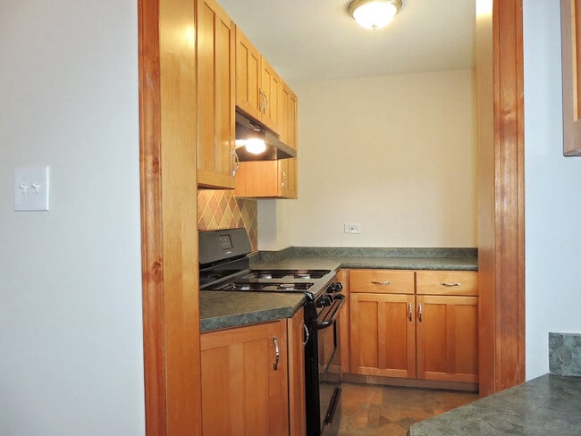 Building Photo - Renovated Colonial with 4 Beds - 1.5 Baths