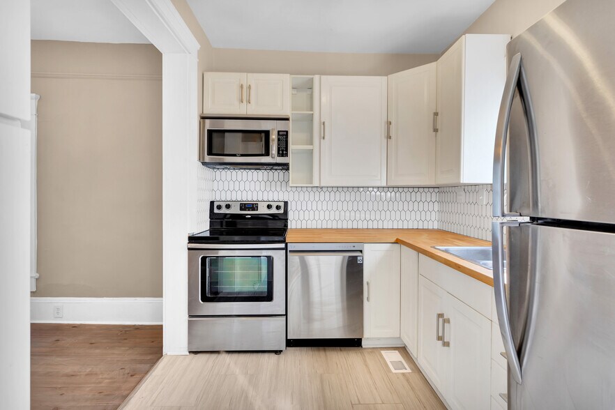 kitchen - 1050 Tilden St NW