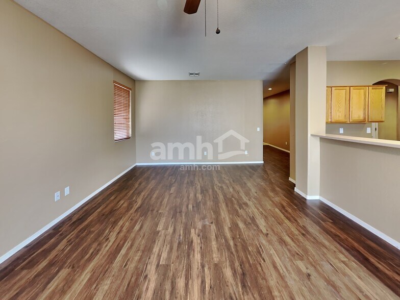 Building Photo - 2150 E Bellerive Pl