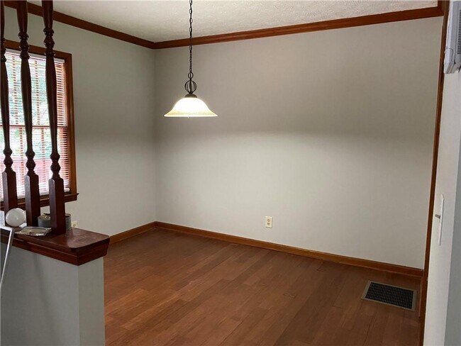 Building Photo - 207 Hood Rd NW