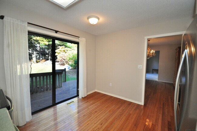 Building Photo - 16 Applewood Ln