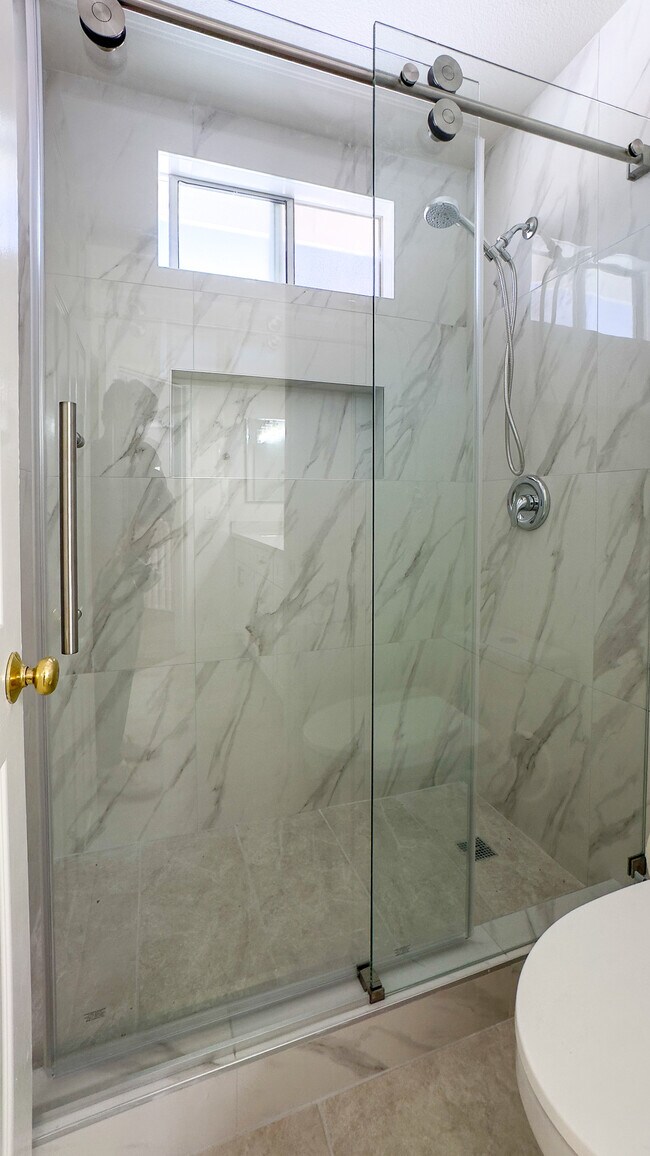 Building Photo - 15747 Roan Rd