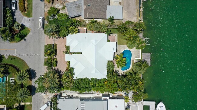 Building Photo - 621 N Mashta Dr