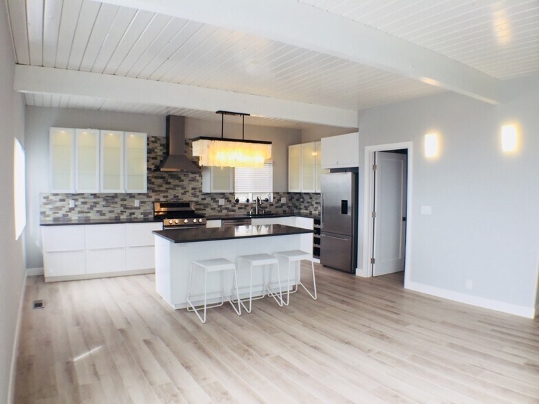 Building Photo - 31501 Burnside Pl