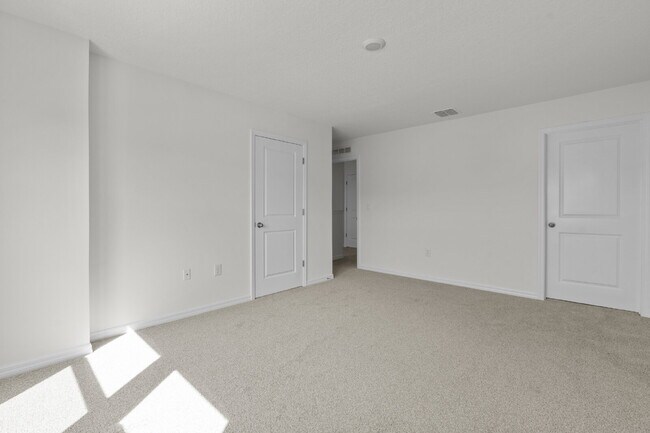 Building Photo - "Spacious 3-Bedroom Townhouse in Ocala wit...