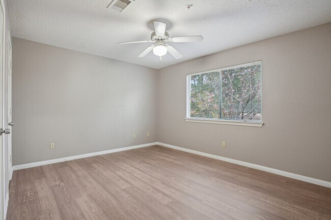 Building Photo - 100 Westpark Dr