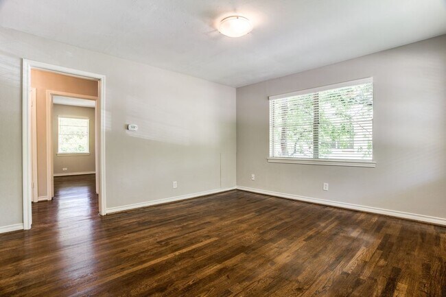 Building Photo - 1313 Kings Hwy