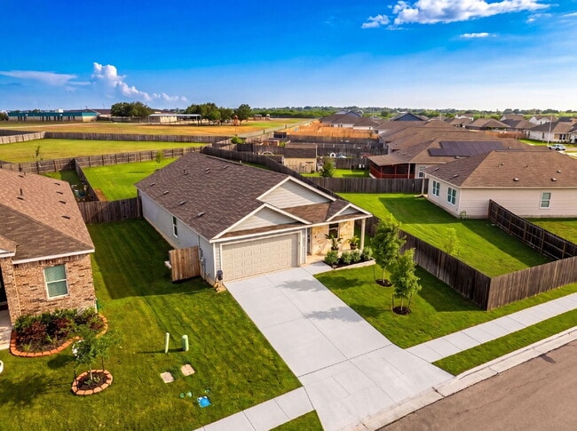 Building Photo - 2 WEEKS FREE RENT with any Lease Signed by April 30th 2026!!!