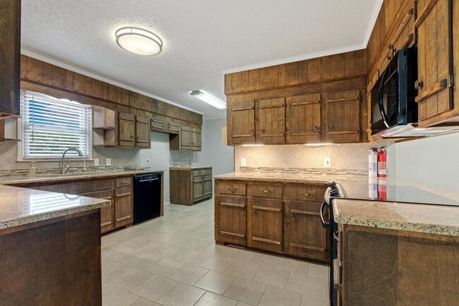 Building Photo - 3518 Lee Ave