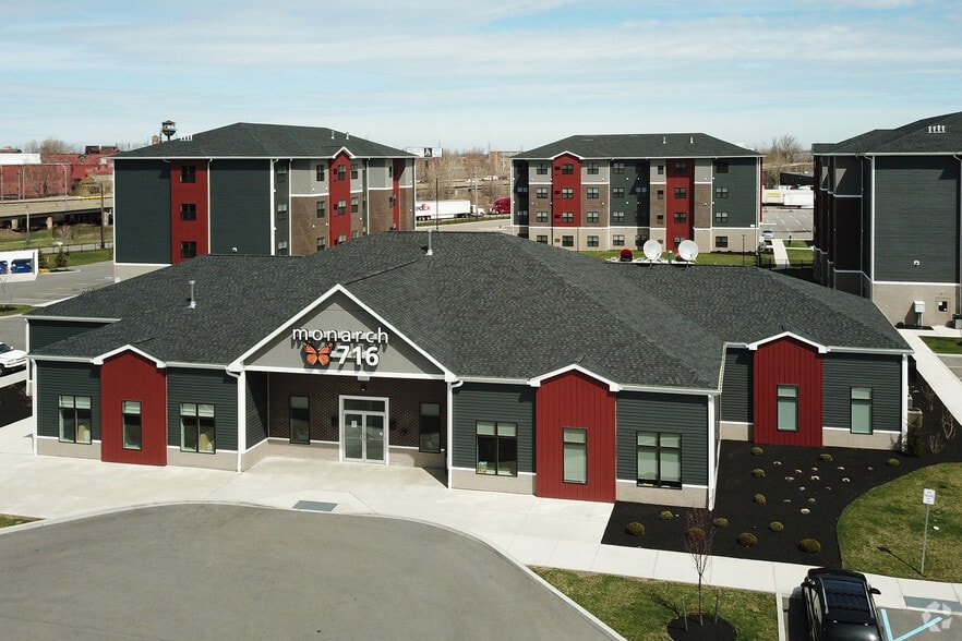 Building Photo - Monarch 716