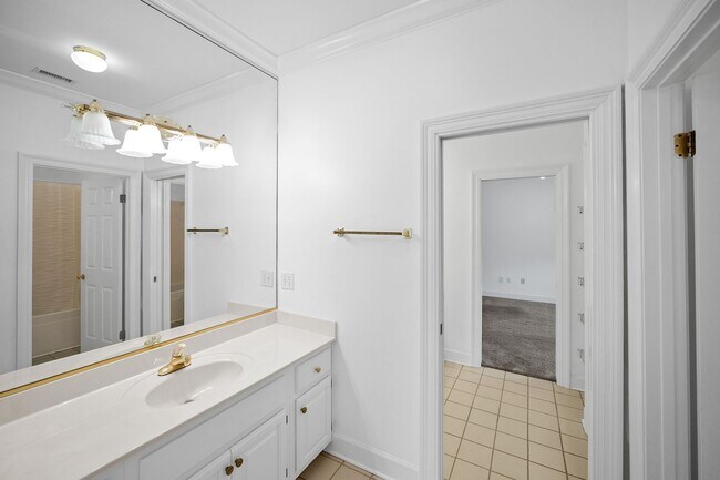 Building Photo - 601 Willow Point Ct