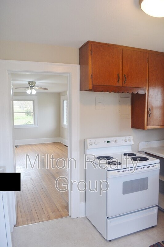 Building Photo - 105 W Lofton St