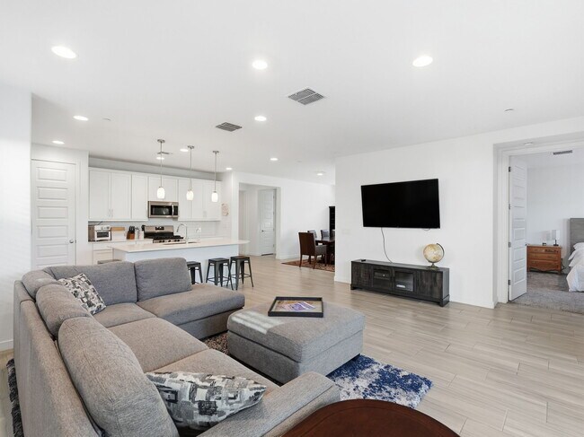 Building Photo - 9712 E Twinkle Ave