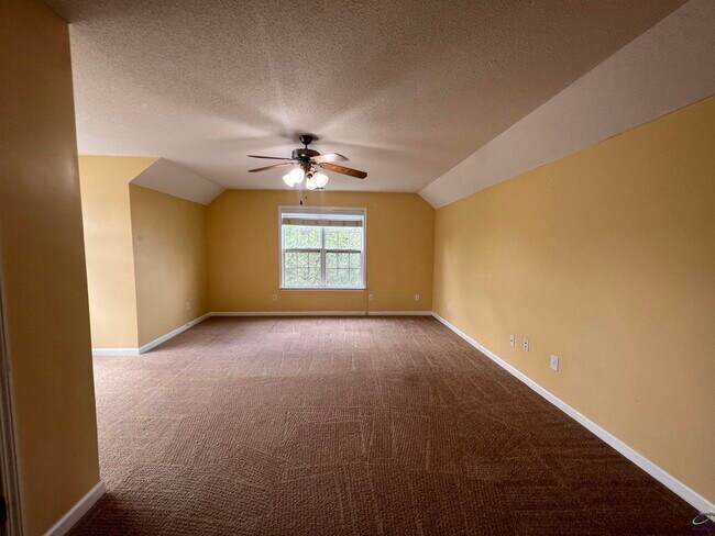 Building Photo - 206 Meyers Lake Dr