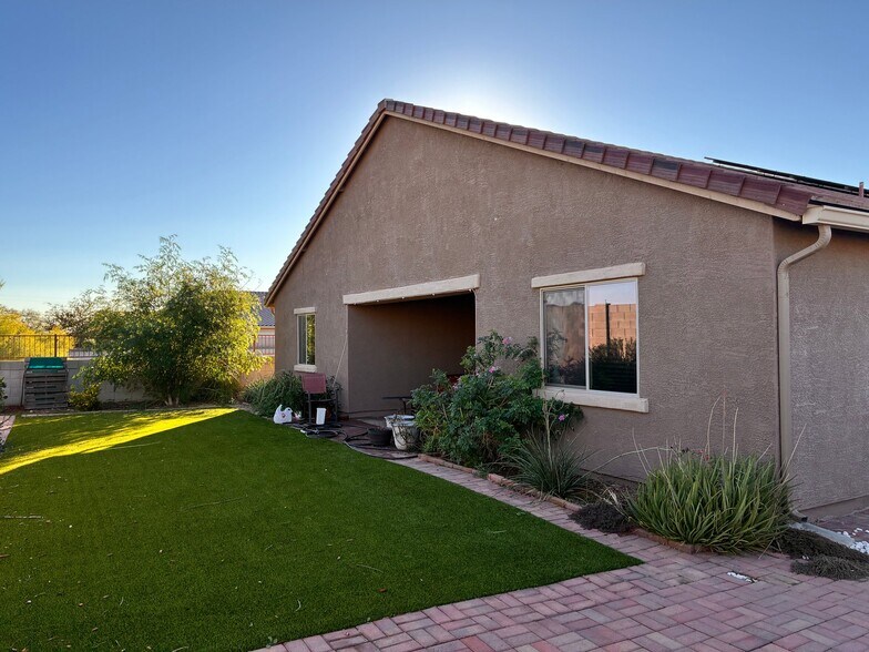 Building Photo - 458 W Whitetail Dr
