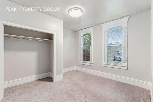 Building Photo - 196 W 8th Ave