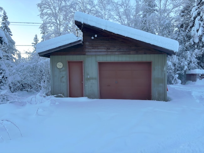 Building Photo - Bright 3-Bedroom Home in Town – Convenient Fairbanks Location