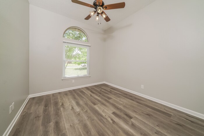 Building Photo - 2210 Westview Trail