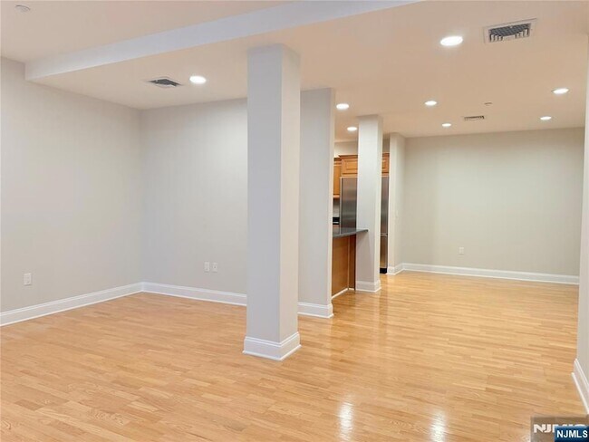 Building Photo - 3104 Rio Vista Dr