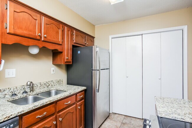 Building Photo - 6265 Jamestown Dr