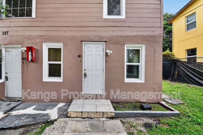 Building Photo - 887 7th St