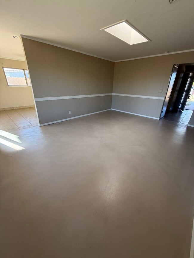 Building Photo - House For Rent