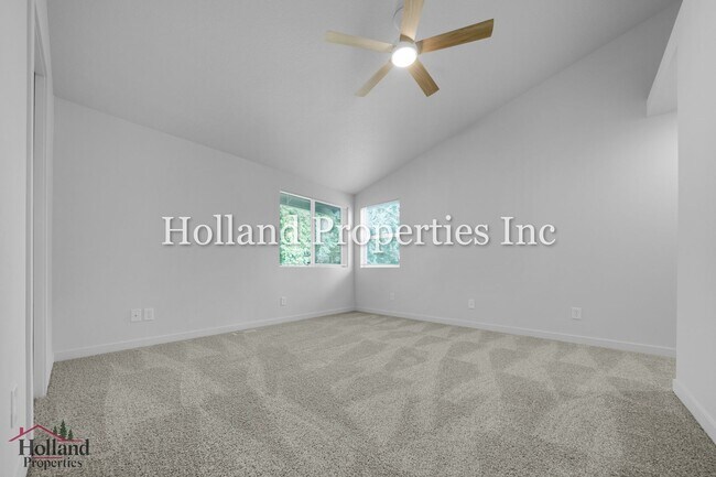 Building Photo - 9059 SW Sagert St