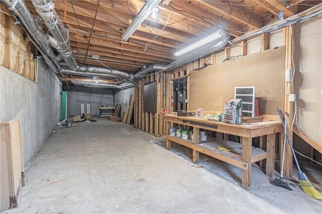 Building Photo - 5646 Nottingham Dr NW