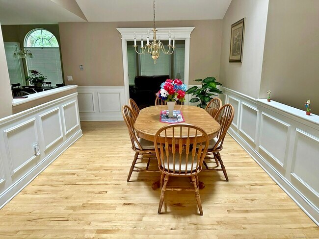 Building Photo - 488 Wolf Run