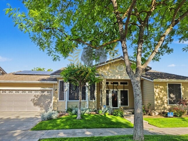 Building Photo - 818 S Apple Ave