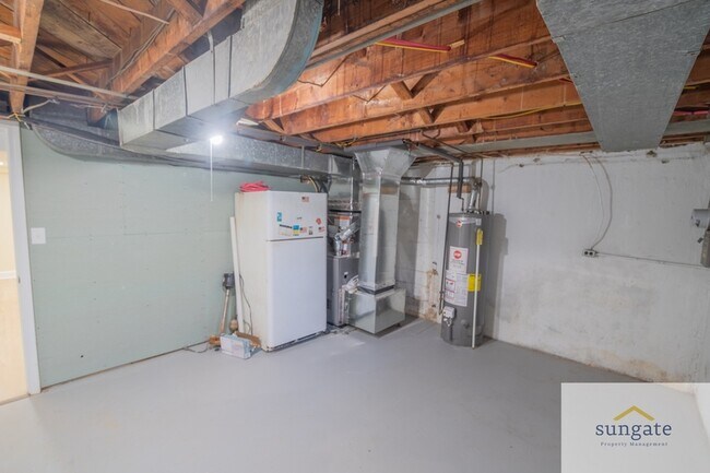 Building Photo - 1444 Meridene Dr