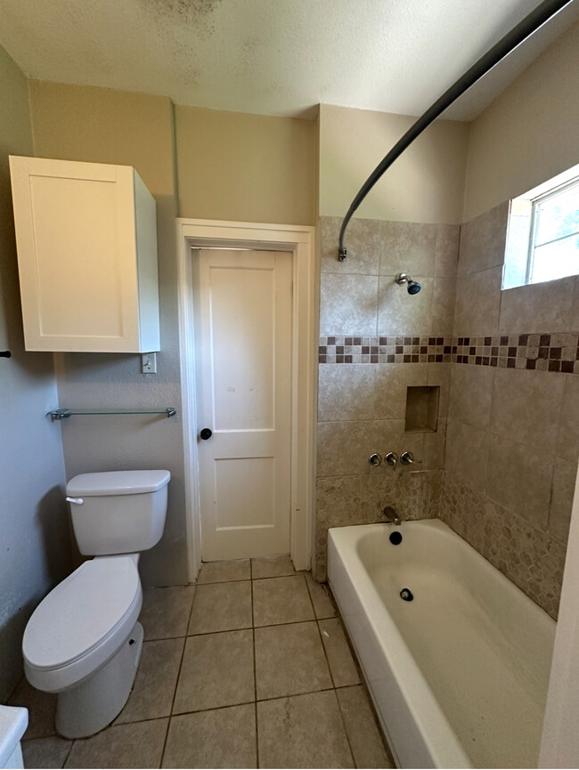 Building Photo - 2406 West Lovers Lane