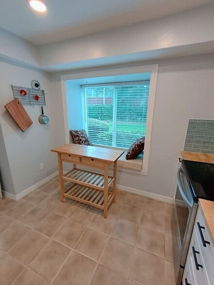 Building Photo - 3827 Pine Cone Cir
