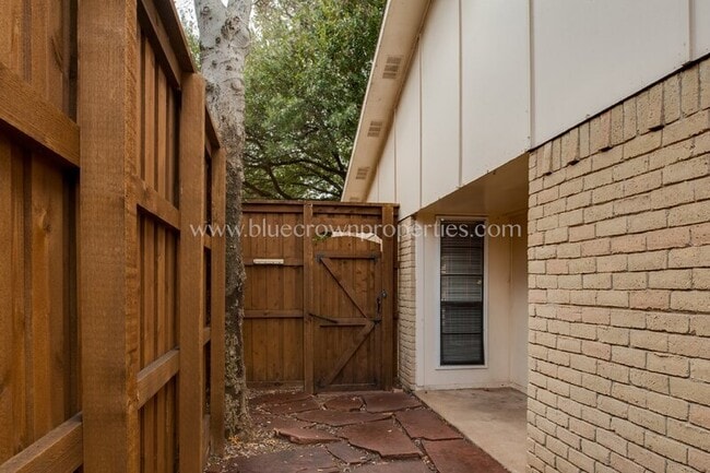 Building Photo - 10239 Catalpa Rd