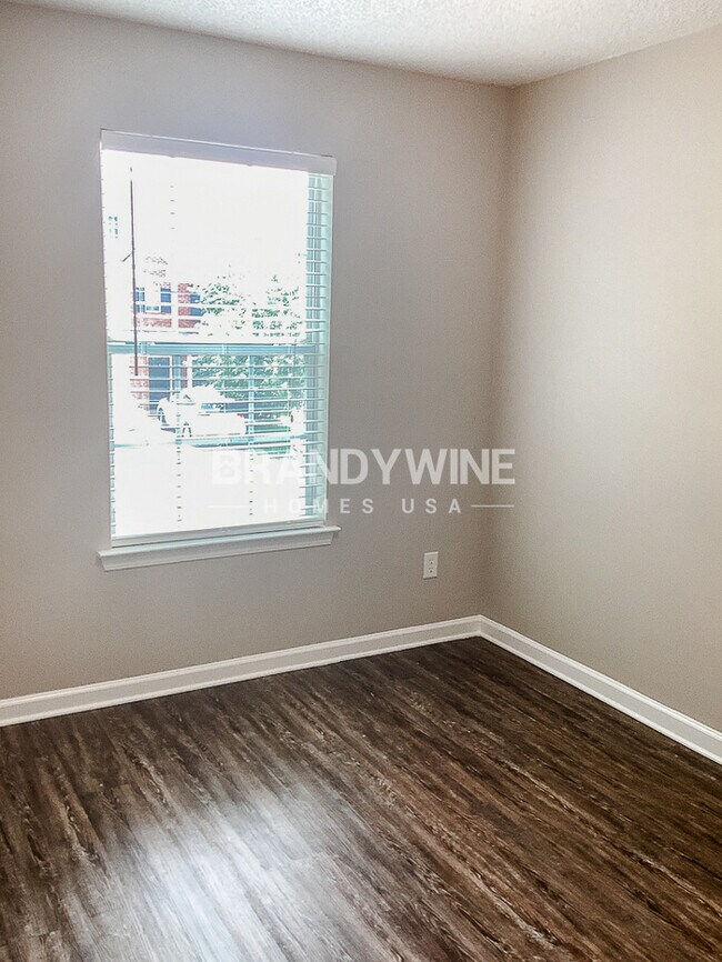 Building Photo - One month  FREE RENT!!!