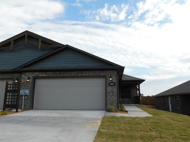 Building Photo - 9005-9007 Sandra Way