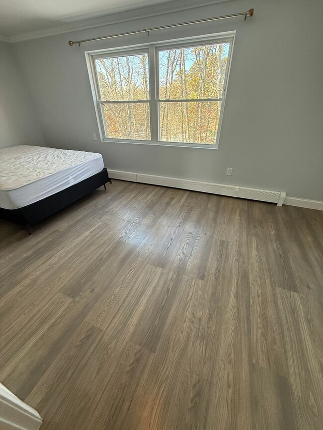 Building Photo - Two Bedroom Towhouse Condo Falmouth