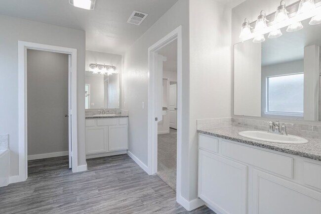 Building Photo - New Beginnings Start At AMRR: Spacious 3 bedroom in Midland!