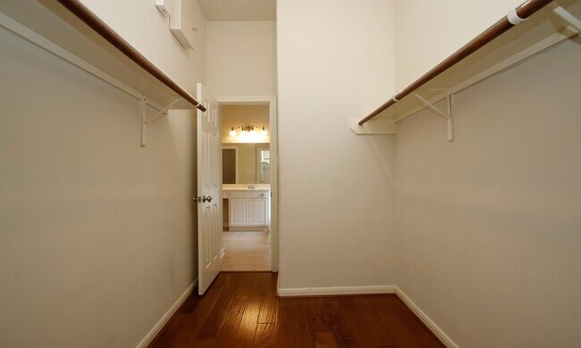 Building Photo - 15938 Cottage Ivy Cir