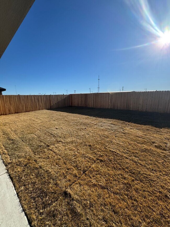 Building Photo - 3/2/1 Fabulous new build 2025 1/2 off special 1st month's rent