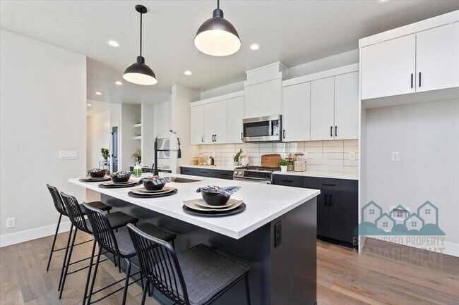 Building Photo - 1740 E State Ave