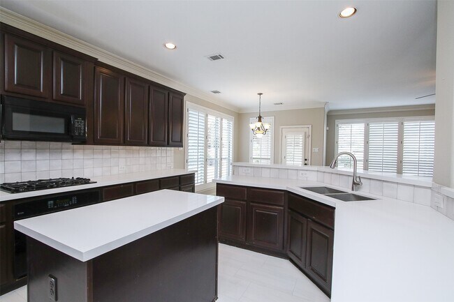 Building Photo - 35 Winhall Pl