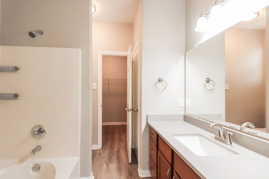 Building Photo - 974 Oak Falls Dr