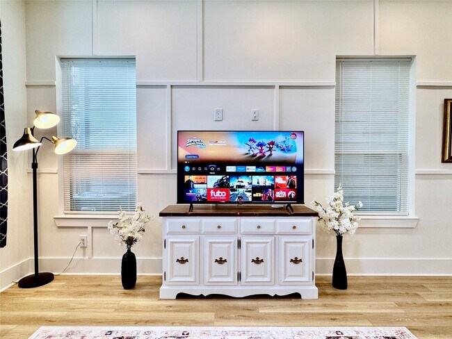 Building Photo - 225 Noras Ln