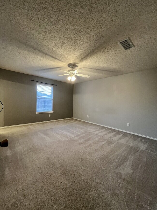 Building Photo - 3/2/2 on a Quiet Cul-De-Sac Street in the Frenship ISD