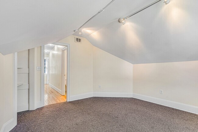 Building Photo - 37 Water St