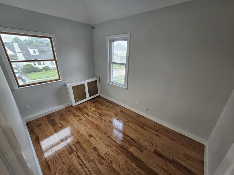 bedroom 2 - 8 Wilson St