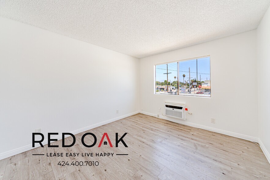 Building Photo - 8614 Woodley Ave
